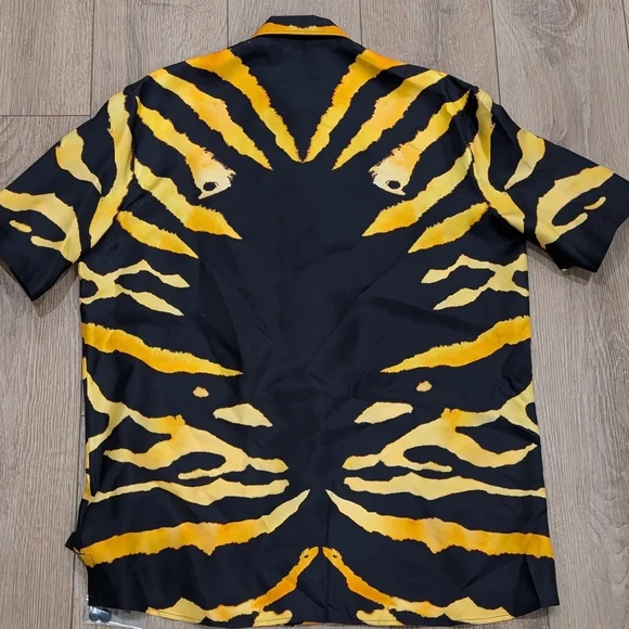 $1250 Mens BURBERRY Tiger Print Silk SS Button Up Shirt Bright Orange Small